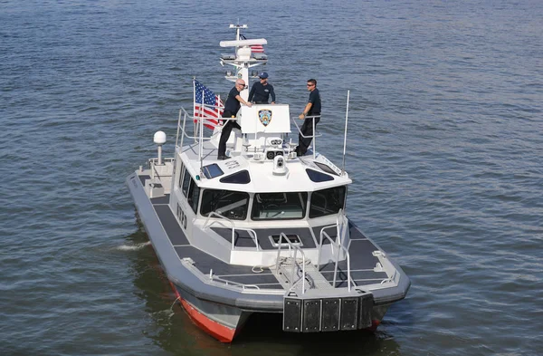 Nueva York Mayo 2016 Barco Policía Nueva York Que Proporciona — Foto de Stock