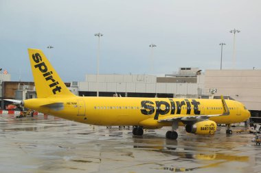 Fort Lauderdale, Florida - 5 Ağustos 2019: Spirit Airlines uçağı Fort Lauderdale pistinde - Florida'daki Hollywood Uluslararası Havaalanı