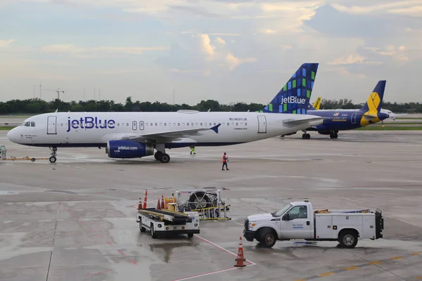 Fort Lauderdale Florida Augustus 2019 Jetblue Vliegtuig Tarmac Fort Lauderdale — Stockfoto