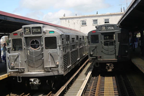 Brooklyn Nueva York Junio 2017 Tren Metro Vintage Que Viaja —  Fotos de Stock