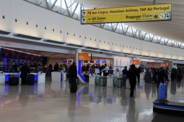 New York- 12 Mart 2019: New York'taki John F Kennedy Uluslararası Havaalanı'nda Jetblue Terminal 5'in içinde 