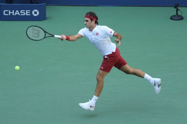 New York - 1 Eylül 2018: 20-zaman Grand Slam Billie Jean King Ulusal Tenis Merkezi New York'ta 32 maç sırasında 2018 Amerika Açık başında Roger Federer İsviçre şampiyonu