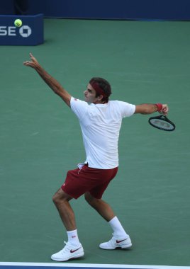 New York - 1 Eylül 2018: 20-zaman Grand Slam Billie Jean King Ulusal Tenis Merkezi New York'ta 32 maç sırasında 2018 Amerika Açık başında Roger Federer İsviçre şampiyonu