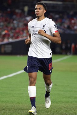 New York - 24 Temmuz 2019: Liverpool Fc'den sağ bek Trent Alexander-Arnold (66), New York Yankees Stadyumu'nda oynanan 2019 Western Union Cup maçında Sporting Cp'ye karşı mücadele ediyor