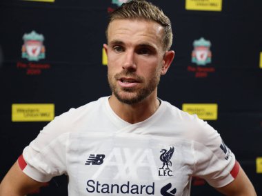 New York - 24 Temmuz 2019: Liverpool Fc'den Orta saha oyuncusu Jordan Henderson (14), New York Yankees Stadyumu'nda oynanan 2019 Western Union Cup maçında Sporting Cp ile oynanan maçtan sonra basın toplantısında