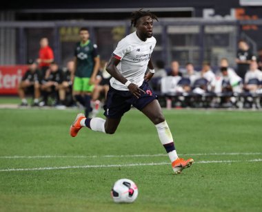 New York - 24 Temmuz 2019: Liverpool Fc'den Forvet Divock Ogiri (27), New York Yankees Stadyumu'nda oynanan 2019 Western Union Cup maçında Sporting Cp'ye karşı mücadele ediyor