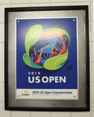 New York - 19 Ağustos 2019: 2019 Abd Açık afişi New York'taki Billie Jean King Ulusal Tenis Merkezi'nde sergileniyor