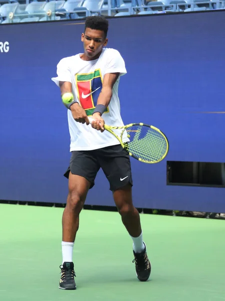 2019年8月19日 加拿大职业网球选手费利克斯 阿利西姆在纽约比利 金国家网球中心参加2019年美国网球公开赛 — 图库照片