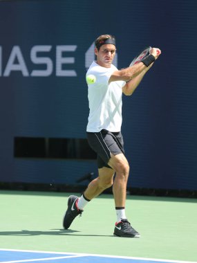 New York - 22 Ağustos 2019: 20 kez Grand Slam şampiyonu İsviçreli Roger Federer, Billie Jean King Ulusal Tenis Merkezi'nde düzenlenen 2019 Abd Açık'ta
