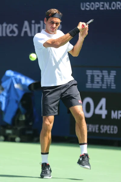ニューヨーク 2019年8月22日 20回のグランドスラムチャンピオンロジャー フェデラースイスの練習ビリー ジーン キング国立テニスセンターで2019 Usオープンの練習 — ストック写真