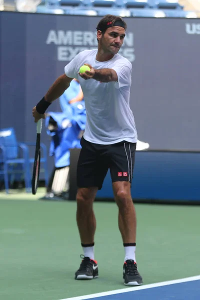 2019年8月22日 20次大满贯冠军 瑞士的罗杰 费德勒在比利 金国家网球中心参加2019年美国网球公开赛 — 图库照片