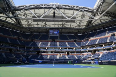 New York- 20 Ağustos 2019: Billie Jean King Ulusal Tenis Merkezi'ndeki Arthur Ashe Stadyumu, New York'taki 2019 Abd Açık turnuvasına hazır
