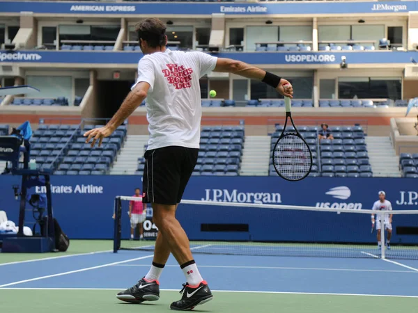 ニューヨーク 2019年8月22日 20回のグランドスラムチャンピオンロジャー フェデラースイスの練習ビリー ジーン キング国立テニスセンターで2019 Usオープンの練習 — ストック写真