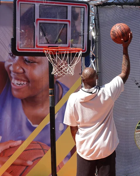 New York - 29 Ağustos 2019: Basketbol efsanesi Kobe Bryant, Billie Jean King Ulusal Tenis Merkezi'nde 2019 Us Open ve Net Generation Kids' Zone'u ziyaret etti