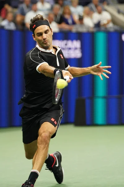 2019年9月3日 20次大满贯冠军 瑞士的罗杰 费德勒在2019年美国网球公开赛四分之一决赛中对阵纽约的格里戈尔 迪米特罗夫 — 图库照片