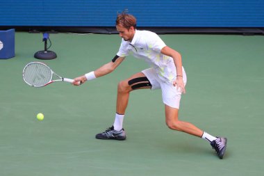 New York - 3 Eylül 2019: Profesyonel tenisçi Daniil Medvedev, New York'taki Billie Jean King Ulusal Tenis Merkezi'nde oynanan 2019 ABD Açık çeyrek final maçında Rusya'dan