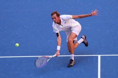 New York - 3 Eylül 2019: Profesyonel tenisçi Daniil Medvedev, New York'taki Billie Jean King Ulusal Tenis Merkezi'nde oynanan 2019 ABD Açık çeyrek final maçında Rusya'dan