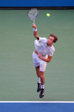 New York - 3 Eylül 2019: Profesyonel tenisçi Daniil Medvedev, New York'taki Billie Jean King Ulusal Tenis Merkezi'nde oynanan 2019 ABD Açık çeyrek final maçında Rusya'dan