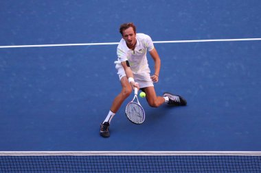 New York - 3 Eylül 2019: Profesyonel tenisçi Daniil Medvedev, New York'taki Billie Jean King Ulusal Tenis Merkezi'nde oynanan 2019 ABD Açık çeyrek final maçında Rusya'dan