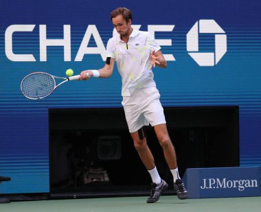 New York - 3 Eylül 2019: Profesyonel tenisçi Daniil Medvedev, New York'taki Billie Jean King Ulusal Tenis Merkezi'nde oynanan 2019 ABD Açık çeyrek final maçında Rusya'dan
