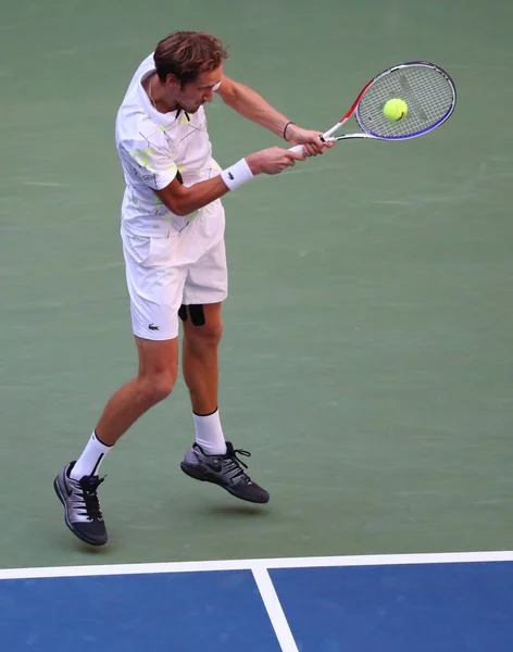 ニューヨーク 2019年9月3日 ニューヨークのビリー ジーン キング国立テニスセンターで2019 Usオープン準々決勝の試合中にロシアのプロテニス選手ダニエル メドヴェージェフが行動を起こしました — ストック写真