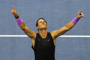 New York - 8 Eylül 2019: 2019 ABD Açık şampiyonu İspanya şampiyonu Rafael Nadal, New York'taki Billie Jean King Ulusal Tenis Merkezi'nde oynanan final maçında Daniil Medvedev'e karşı zaferini kutladı