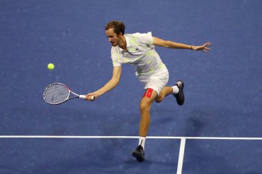 New York - 8 Eylül 2019: Us Open 2019 finalisti Rusya'dan Daniil Medvedev, New York'taki Billie Jean King Ulusal Tenis Merkezi'nde İspanya'dan Rafael Nadal ile oynadığı final maçında