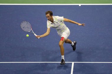 New York - 8 Eylül 2019: Us Open 2019 finalisti Rusya'dan Daniil Medvedev, New York'taki Billie Jean King Ulusal Tenis Merkezi'nde İspanya'dan Rafael Nadal ile oynadığı final maçında