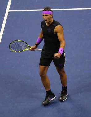 New York - 8 Eylül 2019: Us Open 2019 şampiyonu İspanyol Rafael Nadal, New York'taki Billie Jean King Ulusal Tenis Merkezi'nde Rus Daniil Medvedev ile oynadığı son maçta
