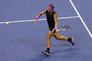 New York - 8 Eylül 2019: Us Open 2019 şampiyonu İspanyol Rafael Nadal, New York'taki Billie Jean King Ulusal Tenis Merkezi'nde Rus Daniil Medvedev ile oynadığı son maçta