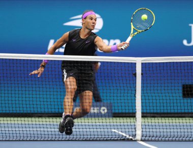 New York - 8 Eylül 2019: Us Open 2019 şampiyonu İspanyol Rafael Nadal, New York'taki Billie Jean King Ulusal Tenis Merkezi'nde Rus Daniil Medvedev ile oynadığı son maçta