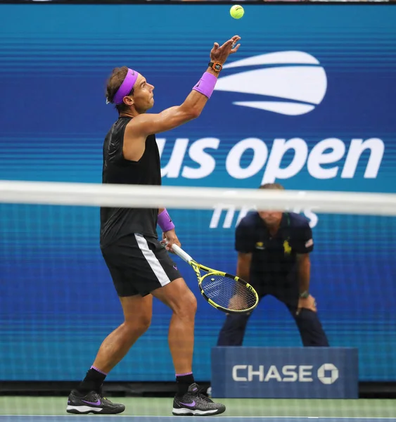 New York - 8 Eylül 2019: Us Open 2019 şampiyonu İspanyol Rafael Nadal, New York'taki Billie Jean King Ulusal Tenis Merkezi'nde Rus Daniil Medvedev ile oynadığı son maçta