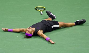 New York - 8 Eylül 2019: 2019 ABD Açık şampiyonu İspanya şampiyonu Rafael Nadal, New York'taki Billie Jean King Ulusal Tenis Merkezi'nde oynanan final maçında Daniil Medvedev'e karşı zaferini kutladı