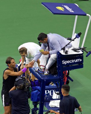 New York - 8 Eylül 2019: 2019 ABD Açık şampiyonu İspanya şampiyonu Rafael Nadal, New York'taki Billie Jean King Ulusal Tenis Merkezi'nde oynanan final maçında Daniil Medvedev'e karşı zaferini kutladı