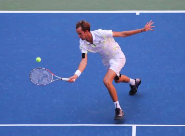 New York - 3 Eylül 2019: Profesyonel tenisçi Daniil Medvedev, New York'taki Billie Jean King Ulusal Tenis Merkezi'nde oynanan 2019 ABD Açık çeyrek final maçında Rusya'dan