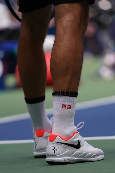 2019年9月1日 瑞士20届大满贯冠军罗杰 费德勒在纽约国家网球中心举行的2019年美国网球公开赛上穿着定制耐克网球鞋 — 图库照片