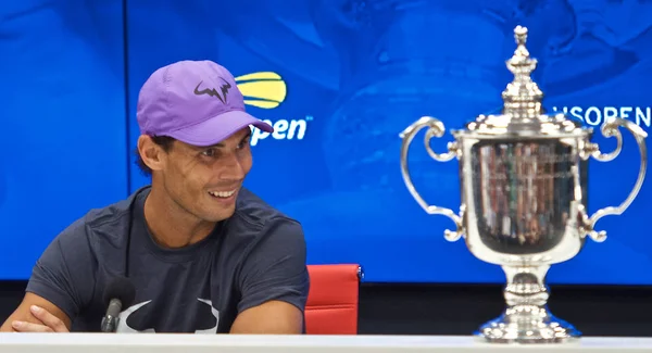 ニューヨーク 2019年9月8日 2019年全米オープンチャンピオンのラファエル ナダル スペイン がビリー ジーン キング国立テニスセンターでダニエル メドヴェージェフに勝利した後の記者会見で — ストック写真