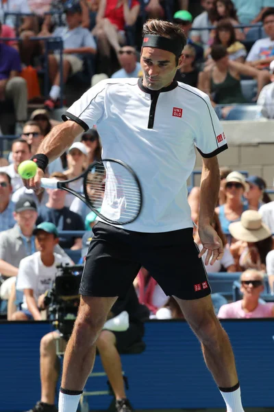 2019年9月1日 瑞士20次大满贯冠军罗杰 费德勒在纽约国家网球中心举行的2019年美国公开赛16场比赛中的行动 — 图库照片