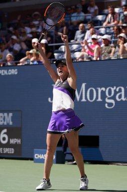 New York - 3 Eylül 2019: Ukraynalı profesyonel tenisçi Elina Svitolina, New York'taki Billie Jean King Ulusal Tenis Merkezi'nde oynanan 2019 Abd Açık çeyrek final maçının ardından zaferini kutladı