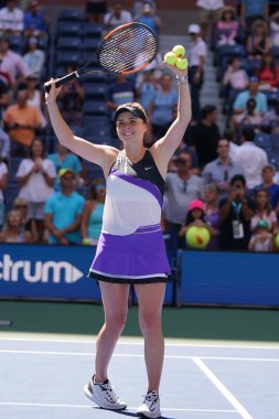 New York - 3 Eylül 2019: Ukraynalı profesyonel tenisçi Elina Svitolina, New York'taki Billie Jean King Ulusal Tenis Merkezi'nde oynanan 2019 Abd Açık çeyrek final maçının ardından zaferini kutladı
