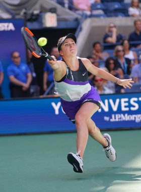 New York - 3 Eylül 2019: Profesyonel tenisçi Elina Svitolina, New York'taki Billie Jean King Ulusal Tenis Merkezi'nde 2019 ABD Açık çeyrek final maçında ukraynalı