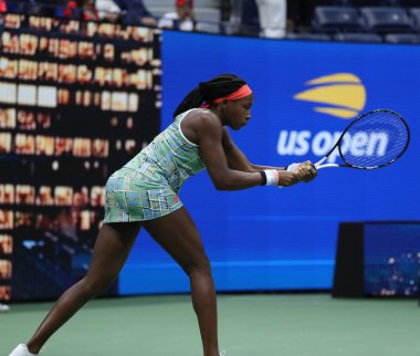 New York - 31 Ağustos 2019: Profesyonel tenisçi 15 yaşındaki ABD'li Coco Gauff, Billie Jean King Ulusal Tenis Merkezi'nde 2019 Abd Açık üçüncü tur maçında 