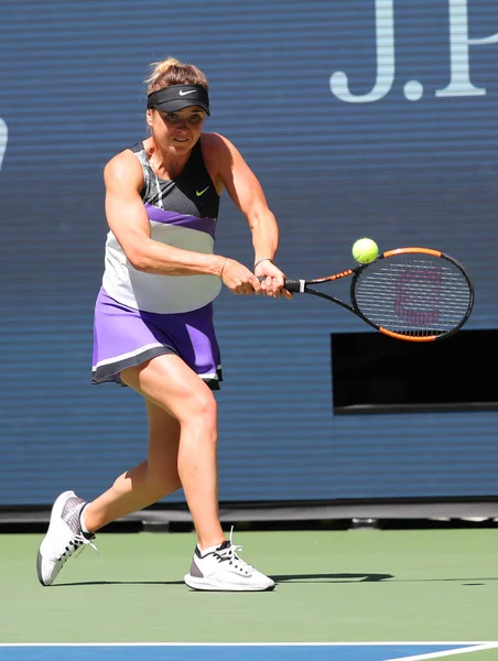 2019年9月3日 在比利 金国家网球中心举行的2019年美国网球公开赛四分之一决赛中 乌克兰职业网球选手伊莉娜 斯维托利娜在比赛 — 图库照片