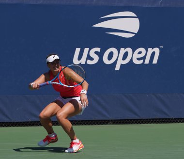 New York - 29 Ağustos 2019: Profesyonel tenisçi Rebecca Peterson, Billie Jean King Ulusal Tenis Merkezi'nde 2019 Abd Açık ikinci tur maçında İsveç'ten 
