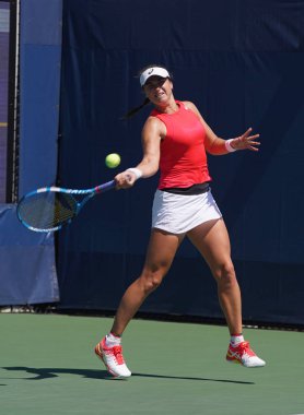 New York - 29 Ağustos 2019: Profesyonel tenisçi Rebecca Peterson, Billie Jean King Ulusal Tenis Merkezi'nde 2019 Abd Açık ikinci tur maçında İsveç'ten 