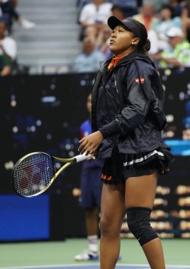 New York - 31 Ağustos 2019: Grand Slam Şampiyonu Japon Naomi Osaka, Billie Jean King Ulusal Tenis Merkezi'nde 2019 Abd Açık üçüncü tur maçı öncesi ısınma sırasında 