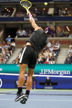 NEW YORK - 27 AĞUSTOS 2019 ABD Açık ilk tur karşılaşması sırasında New York 'taki Billie Jean King Ulusal Tenis Merkezi' nde İspanya şampiyonu Rafael Nadal