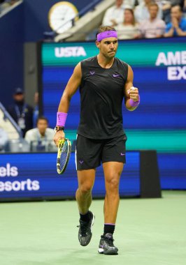 NEW YORK - 27 AĞUSTOS 2019 ABD Açık ilk tur karşılaşması sırasında New York 'taki Billie Jean King Ulusal Tenis Merkezi' nde İspanya şampiyonu Rafael Nadal