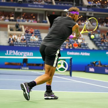 NEW YORK - 27 AĞUSTOS 2019 ABD Açık ilk tur karşılaşması sırasında New York 'taki Billie Jean King Ulusal Tenis Merkezi' nde İspanya şampiyonu Rafael Nadal