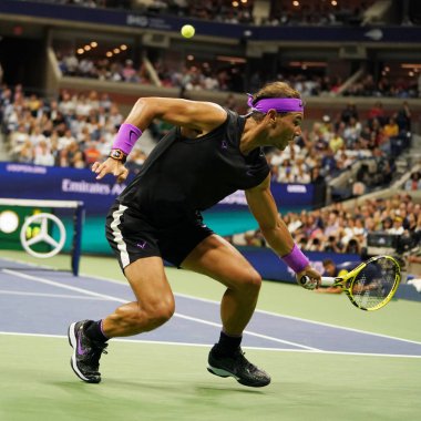 NEW YORK - 27 AĞUSTOS 2019 ABD Açık ilk tur karşılaşması sırasında New York 'taki Billie Jean King Ulusal Tenis Merkezi' nde İspanya şampiyonu Rafael Nadal